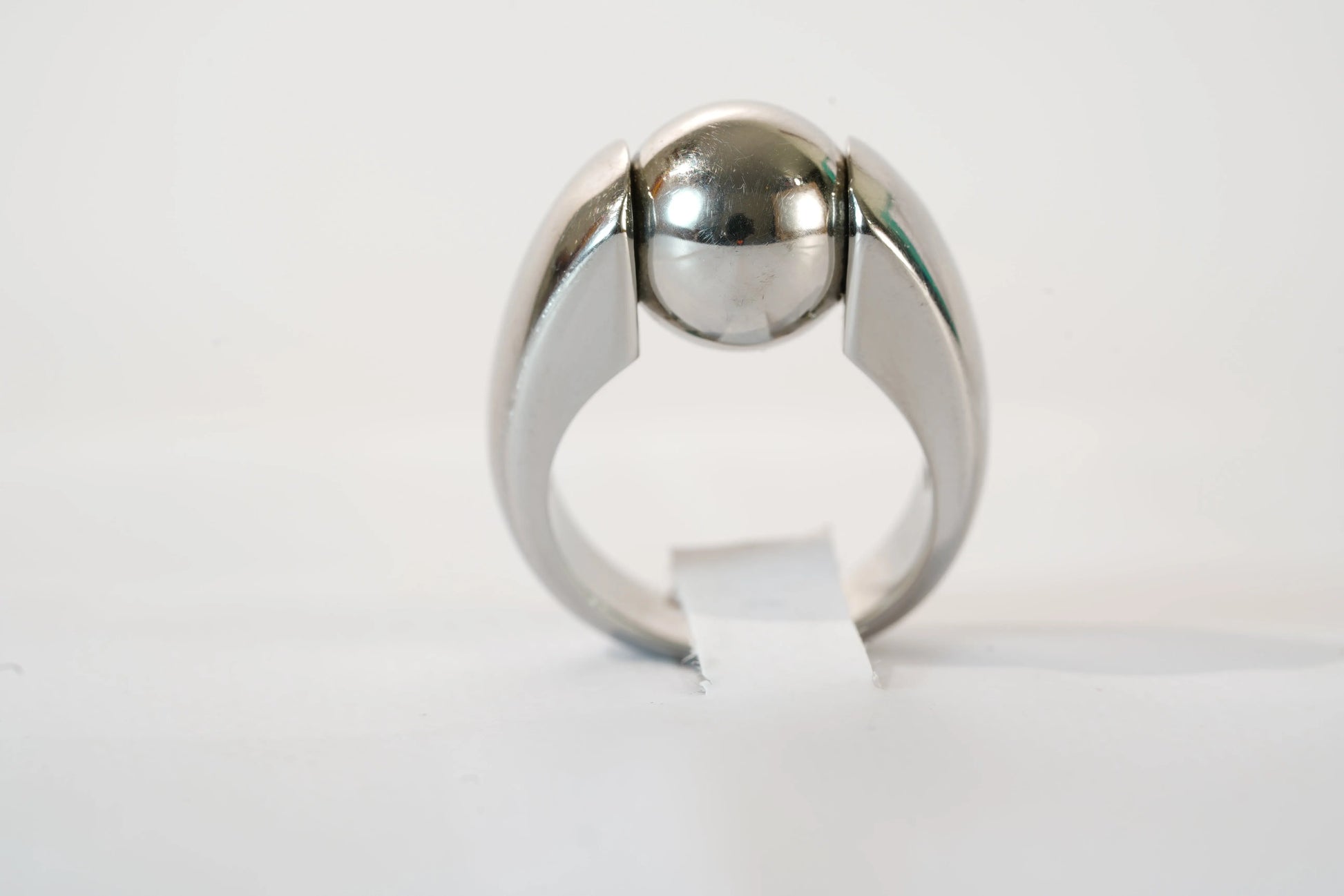 Bague en acier avec boule Ma boutique