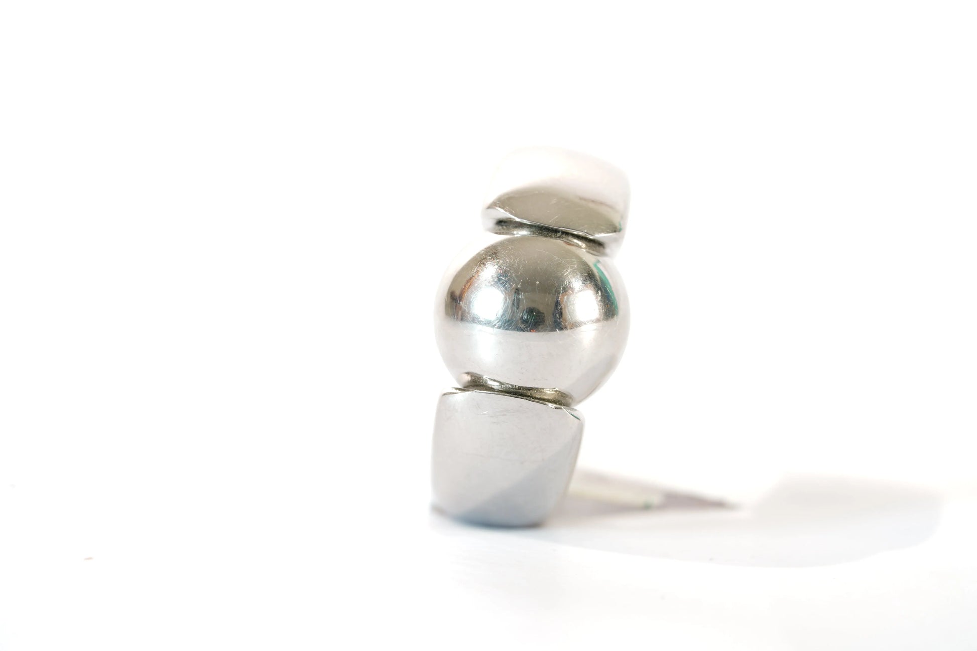 Bague en acier avec boule Ma boutique