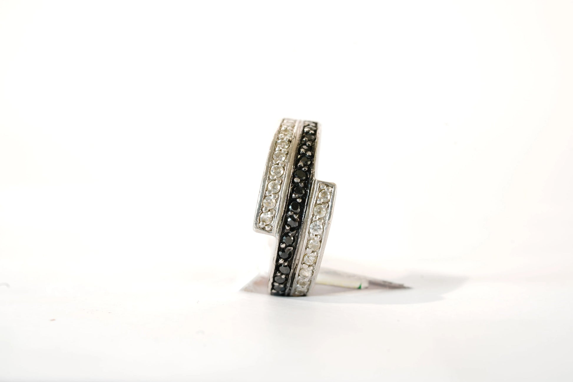 Bague en Argent avec pierres de Zirconium blanches et noires Ma boutique