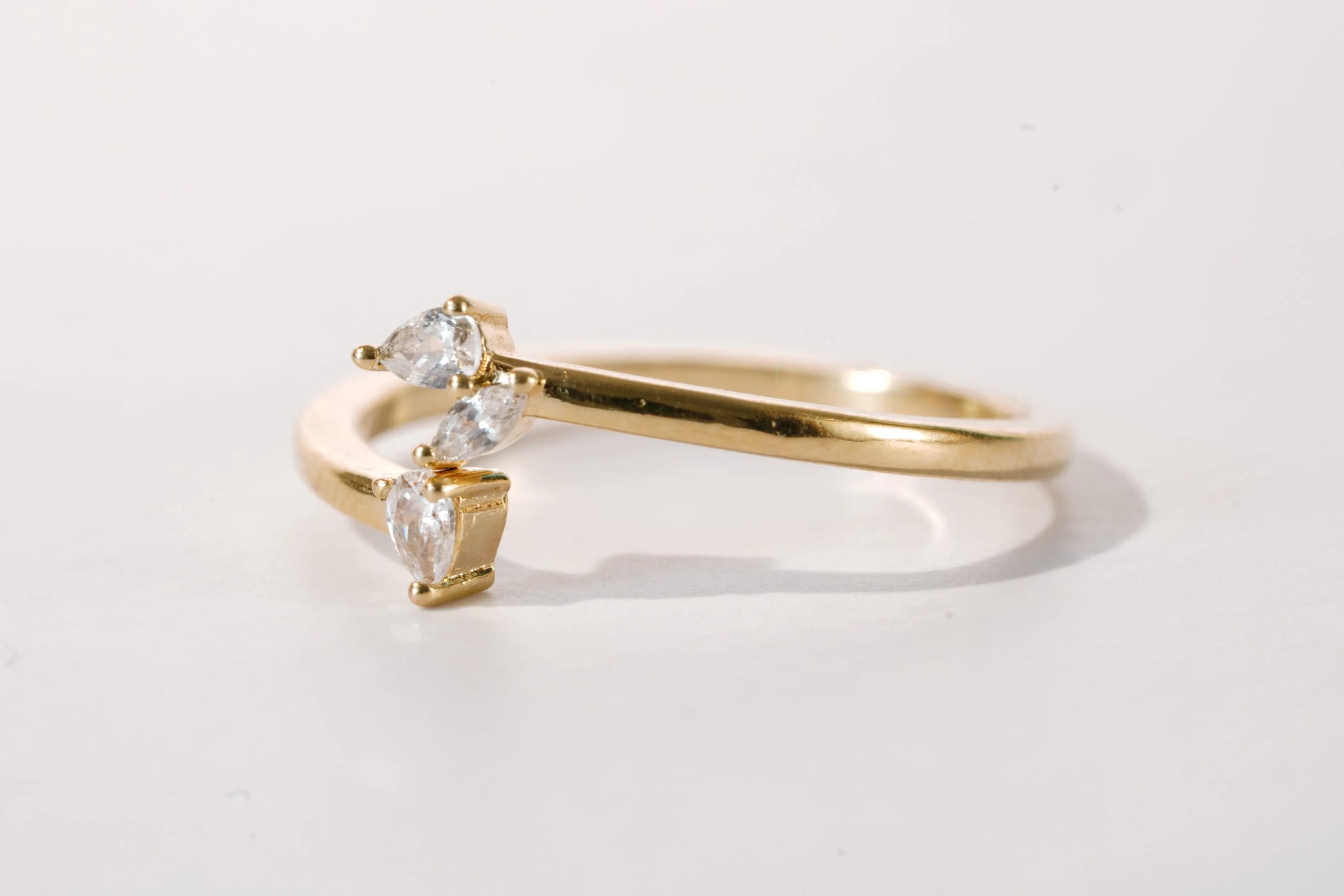 Bague croisée en plaqué Or avec pierres Zirconium Ma boutique