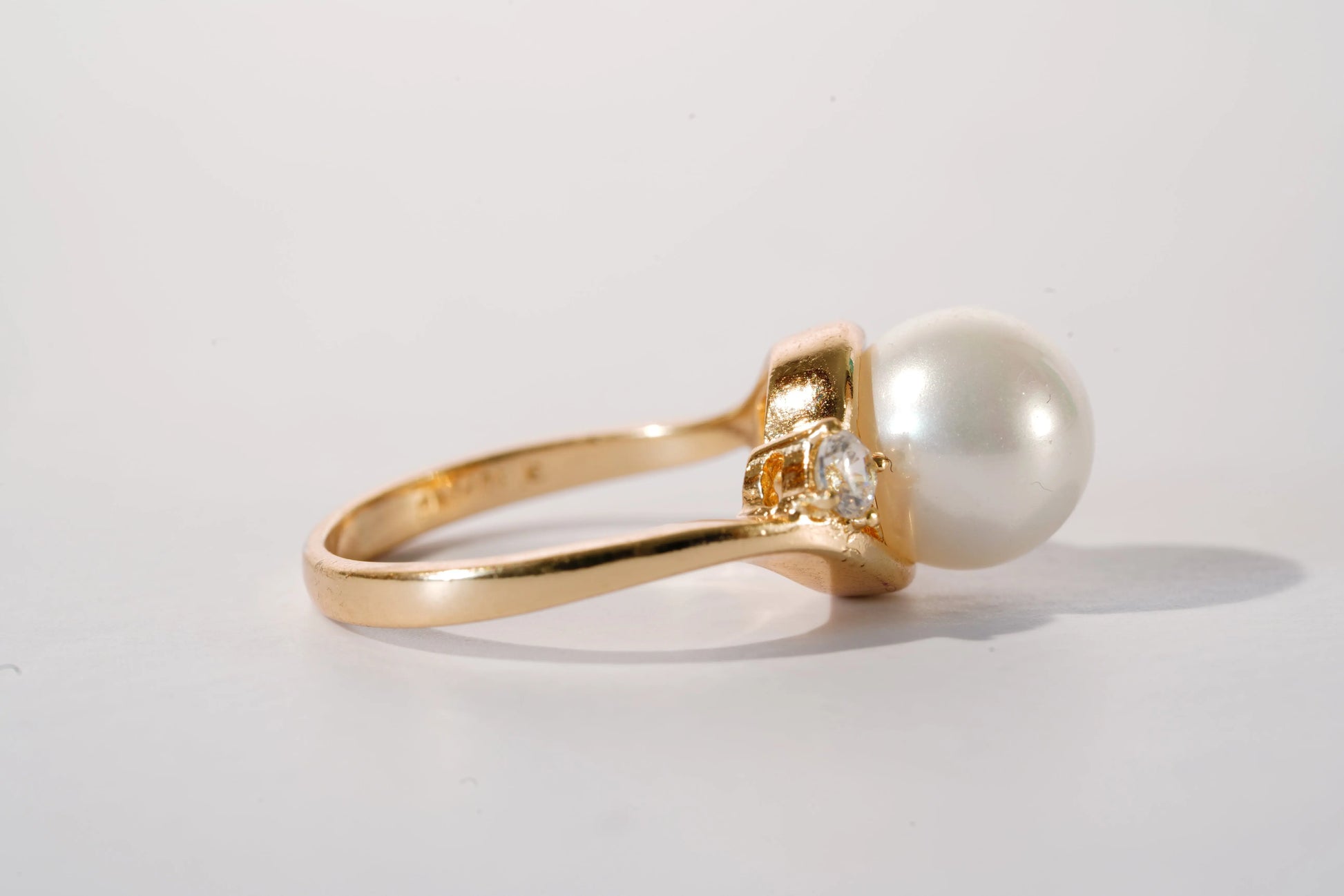 Bague en plaqué Or avec perle d'imitation et Zirconium Ma boutique