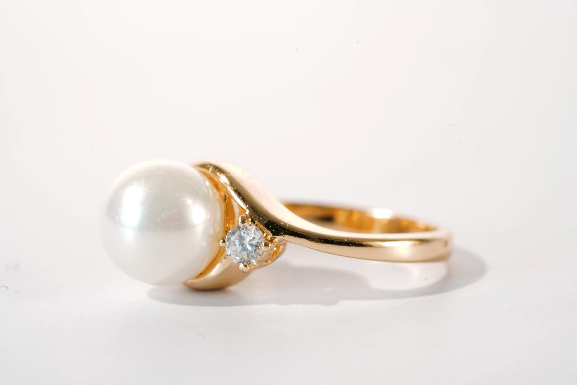 Bague en plaqué Or avec perle d'imitation et Zirconium Ma boutique