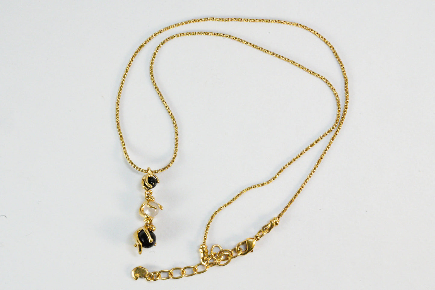 Collier JOURDAN en Plaqué Or avec pierres rondes noires et blanches Ma boutique