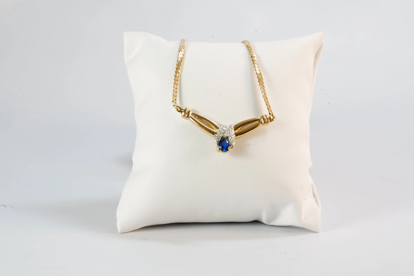 Collier Plaqueé Or maille plate avec pierre bleue imitation Saphir et pierres de Zirconium Ma boutique