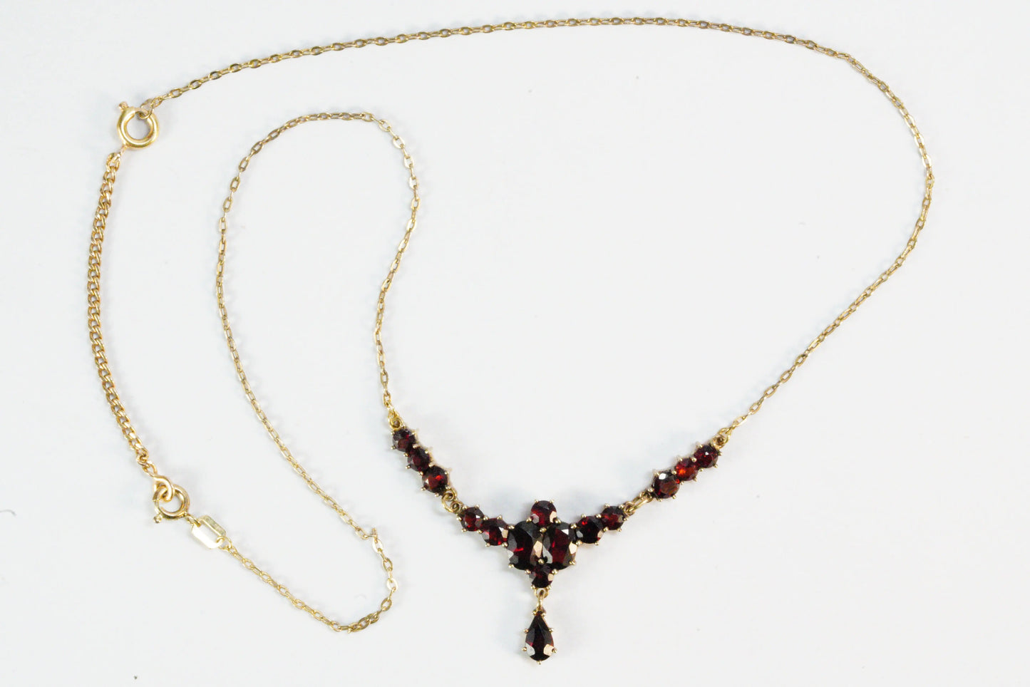 Collier en Plaqué Or et base en Argent et avec pierres de Grenat Ma boutique