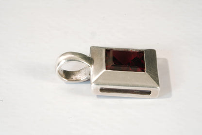Pendentif carré en Argent avec pierre de Grenat Ma boutique
