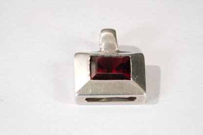 Pendentif carré en Argent avec pierre de Grenat Ma boutique