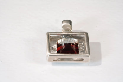 Pendentif carré en Argent avec pierre de Grenat Ma boutique