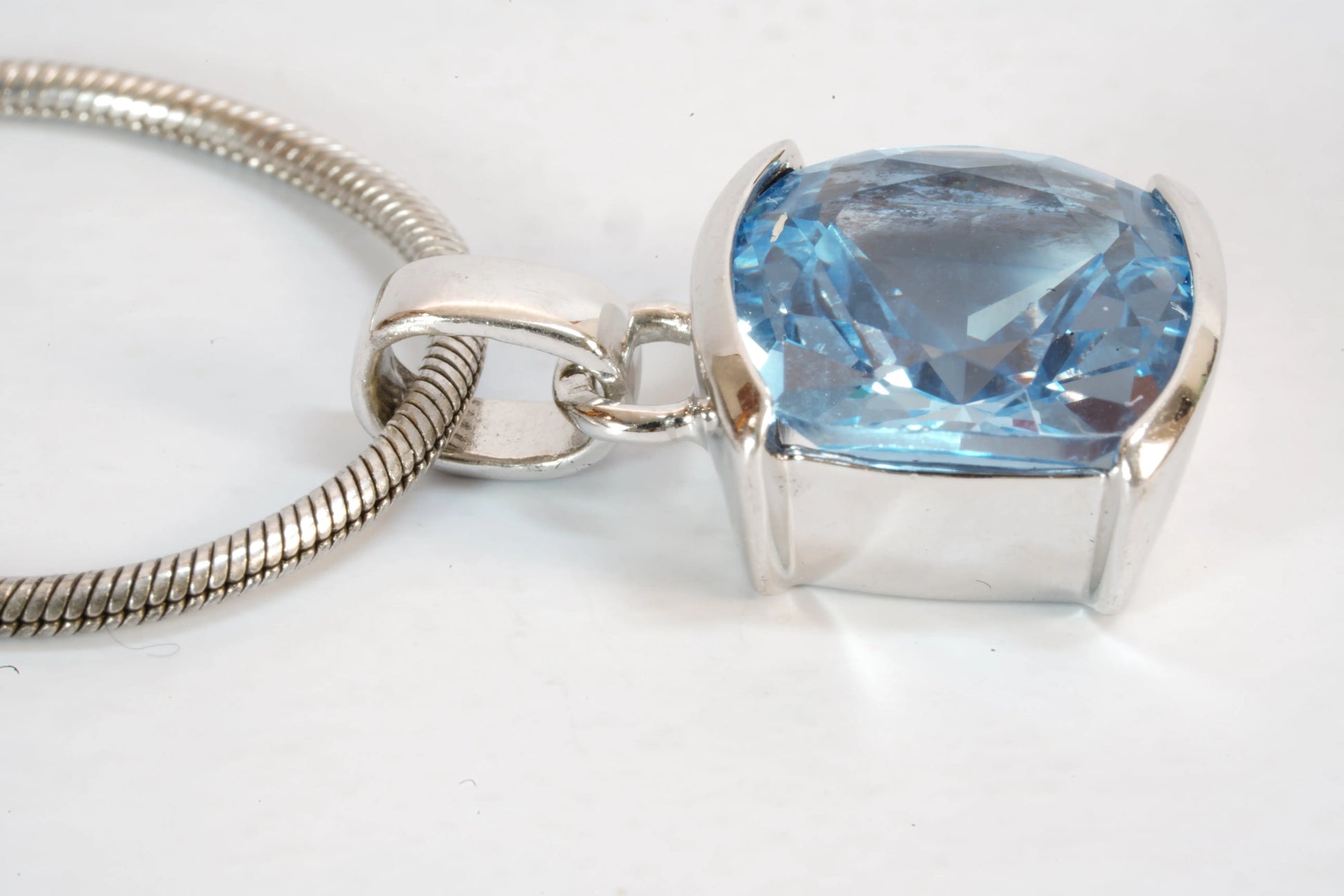 Collier en Argent avec pendentif indépendant avec pierre Bleue style Topaze et chaîne maille serpent Ma boutique