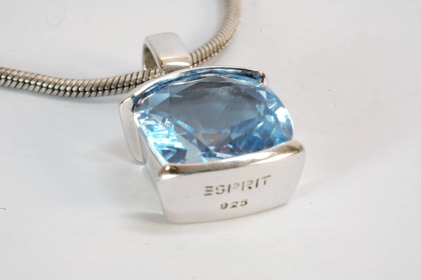 Collier en Argent avec pendentif indépendant avec pierre Bleue style Topaze et chaîne maille serpent Ma boutique