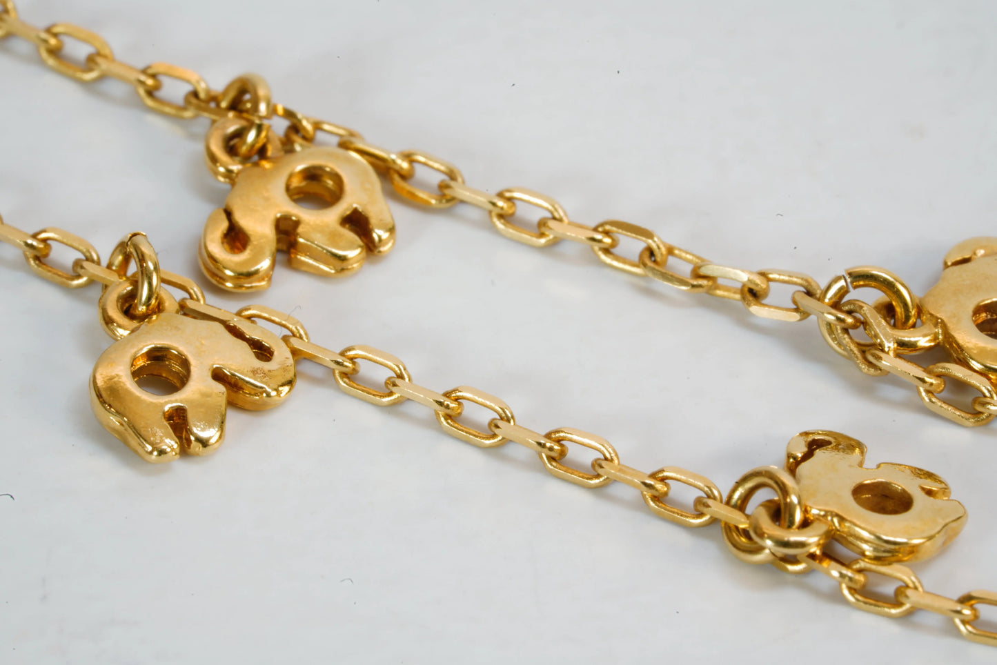 Bracelet fin en Plaqué Or avec petits pendentifs éléphants Ma boutique