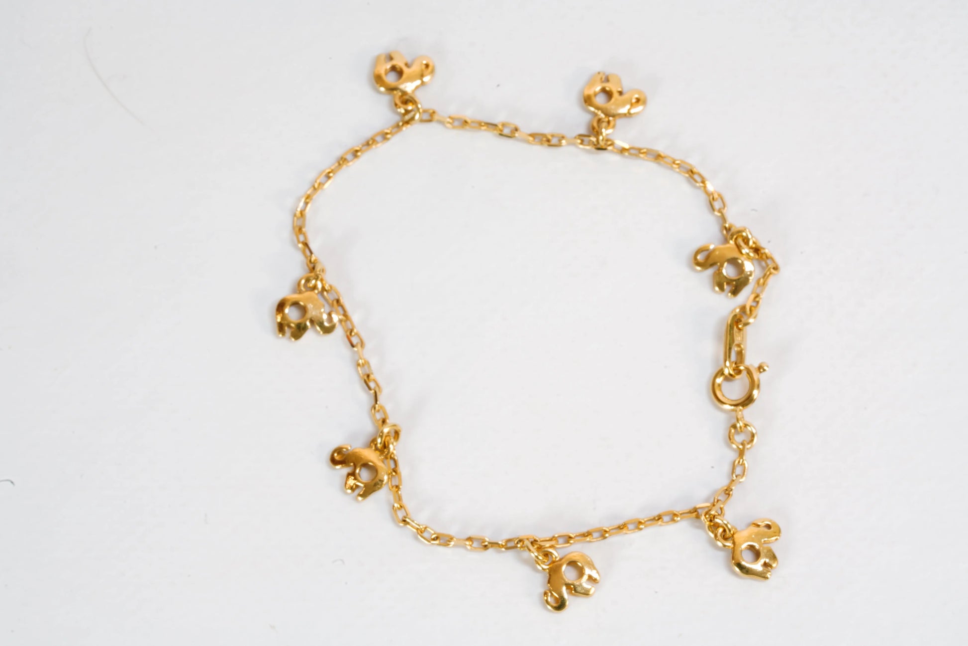 Bracelet fin en Plaqué Or avec petits pendentifs éléphants Ma boutique