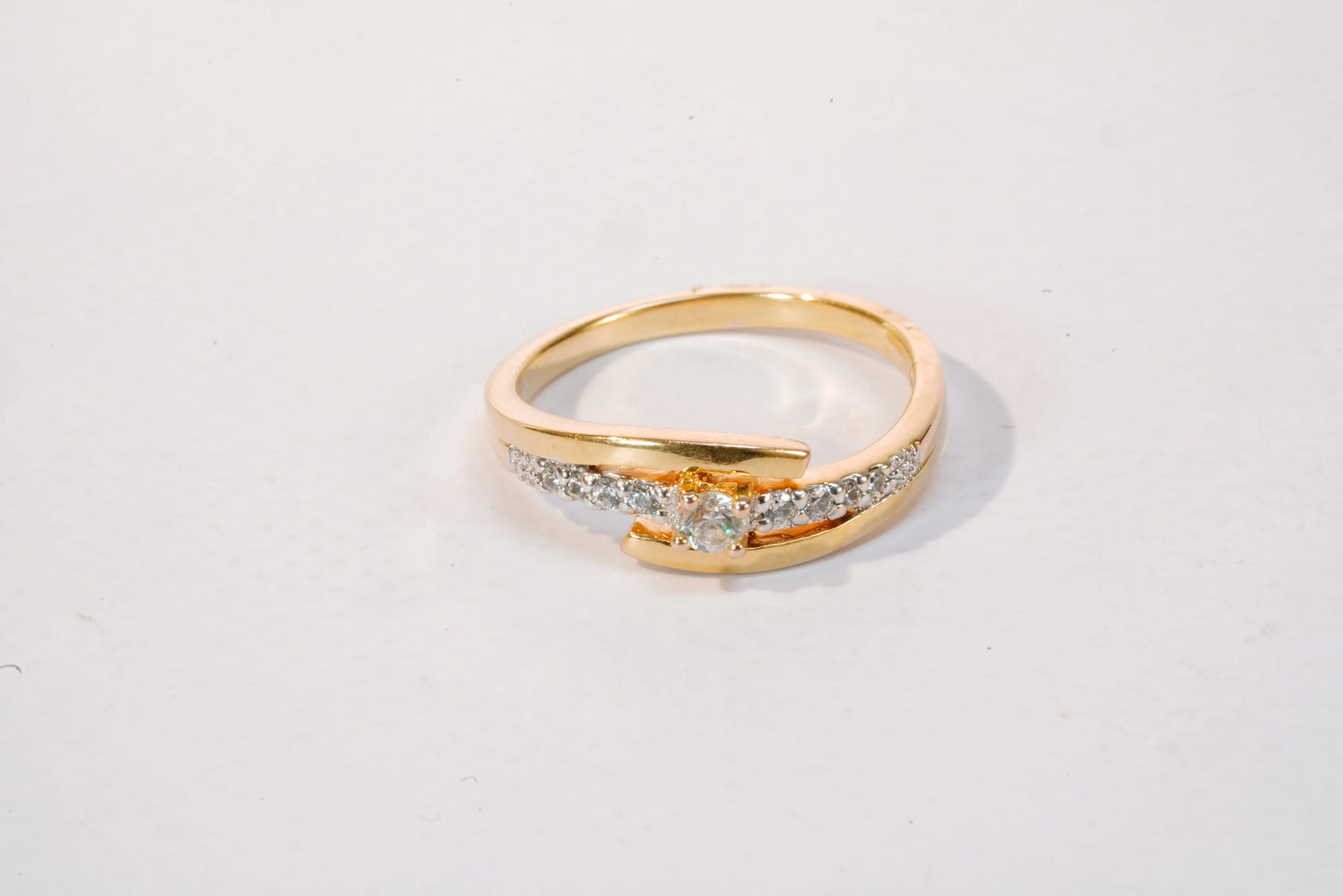 Bague croisée en plaqué Or avec pierres Zirconium Ma boutique