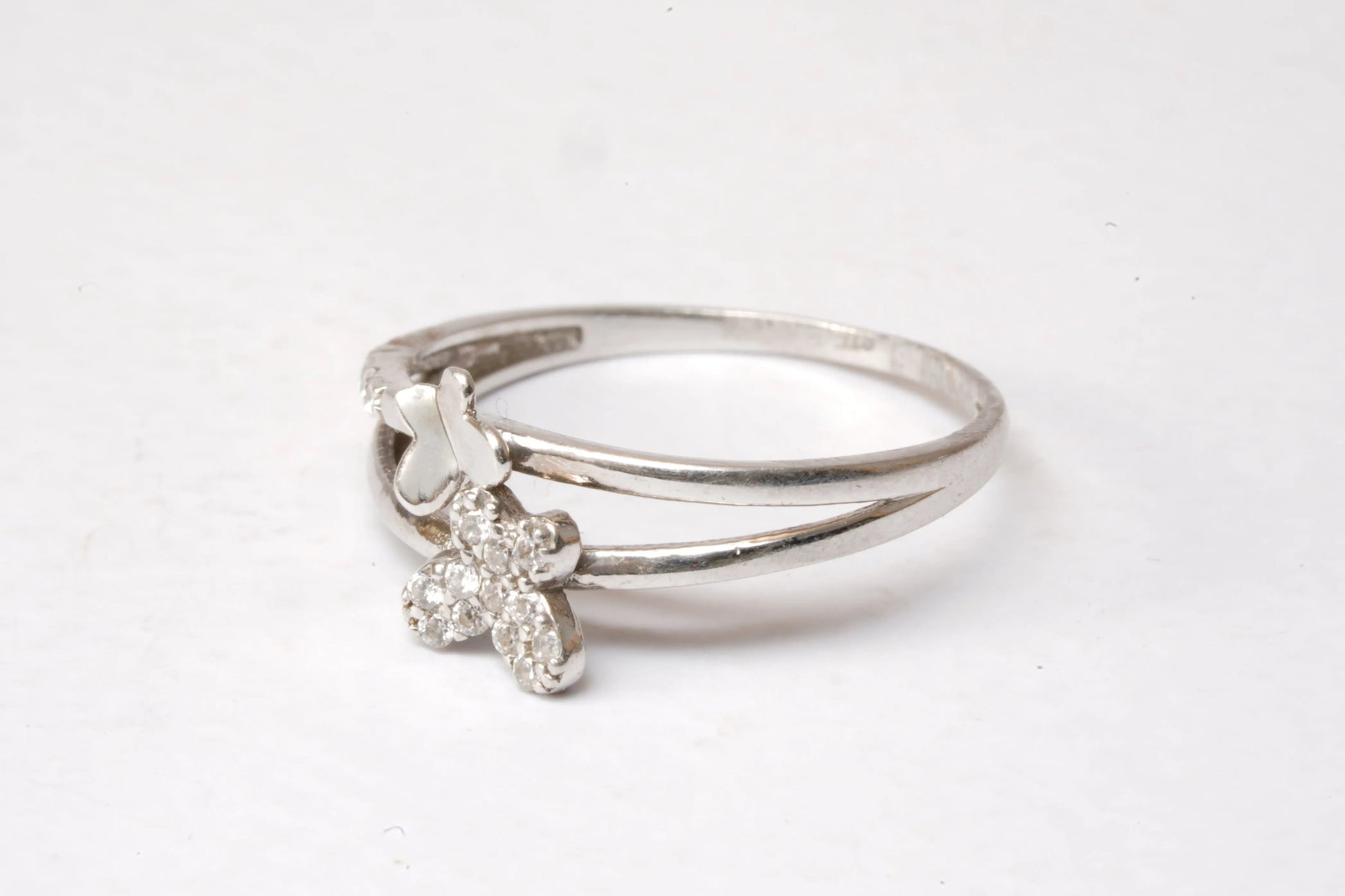 Bague fine en Argent pierre de Zirconium avec motifs papillon Ma boutique