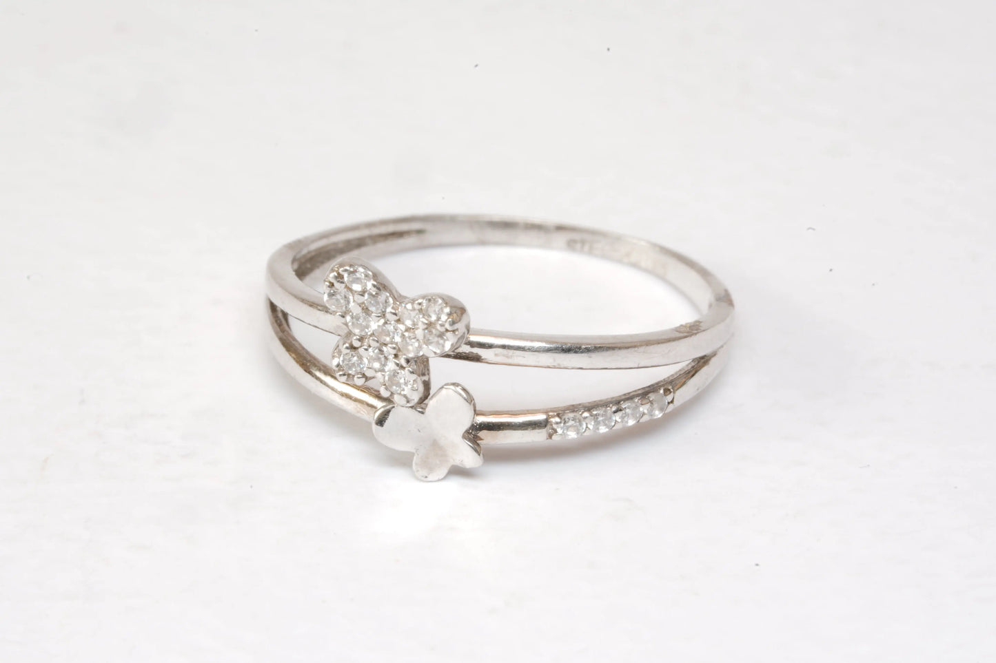 Bague fine en Argent pierre de Zirconium avec motifs papillon Ma boutique