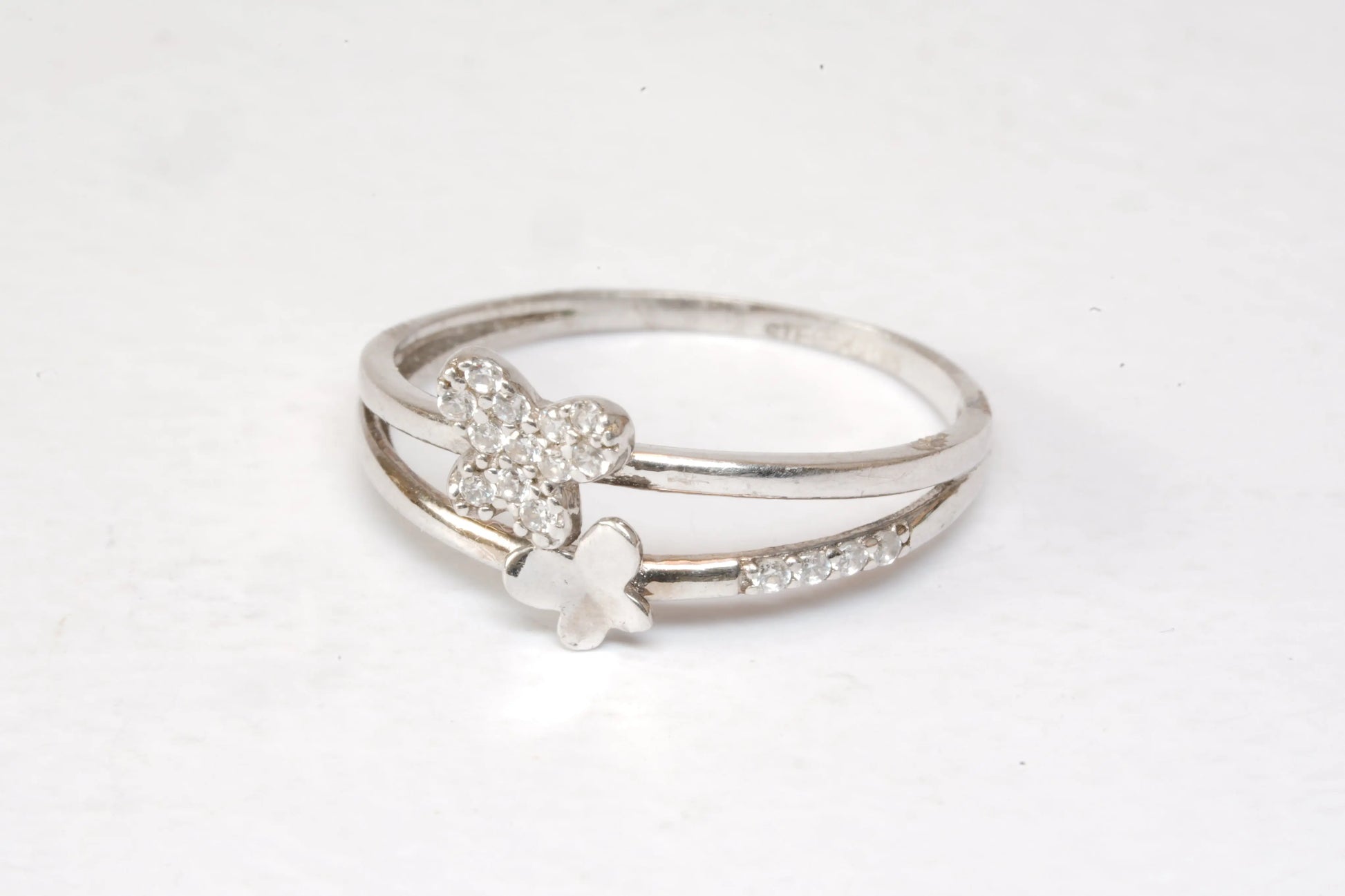 Bague fine en Argent pierre de Zirconium avec motifs papillon Ma boutique
