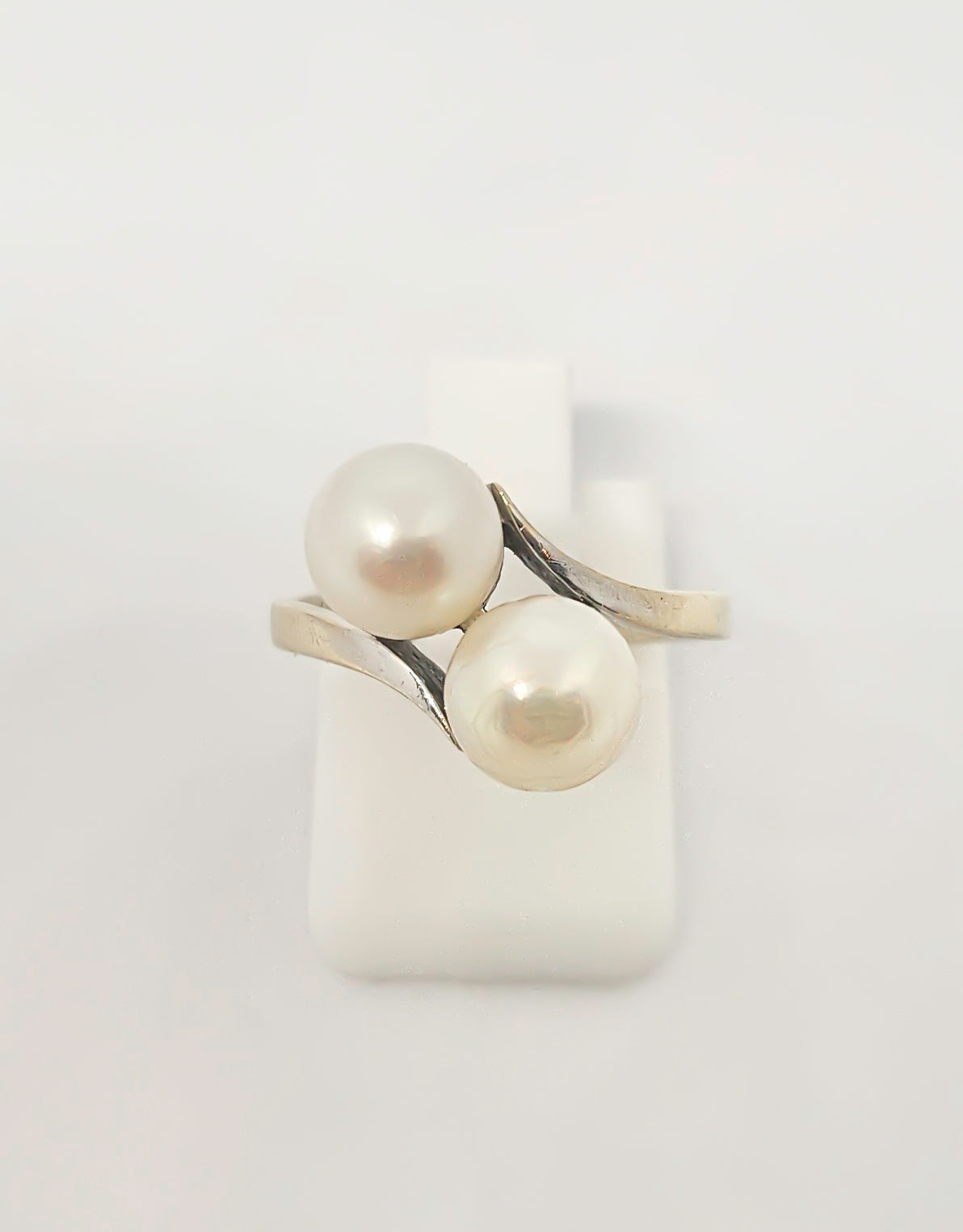Bague "Toi et Moi" à deux Perles de Culture sur Monture en Or Blanc