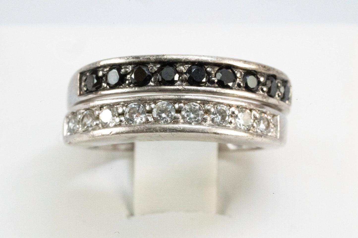 Bague en Argent avec petites pierres de Zirconium et petites pierres noires Ma boutique