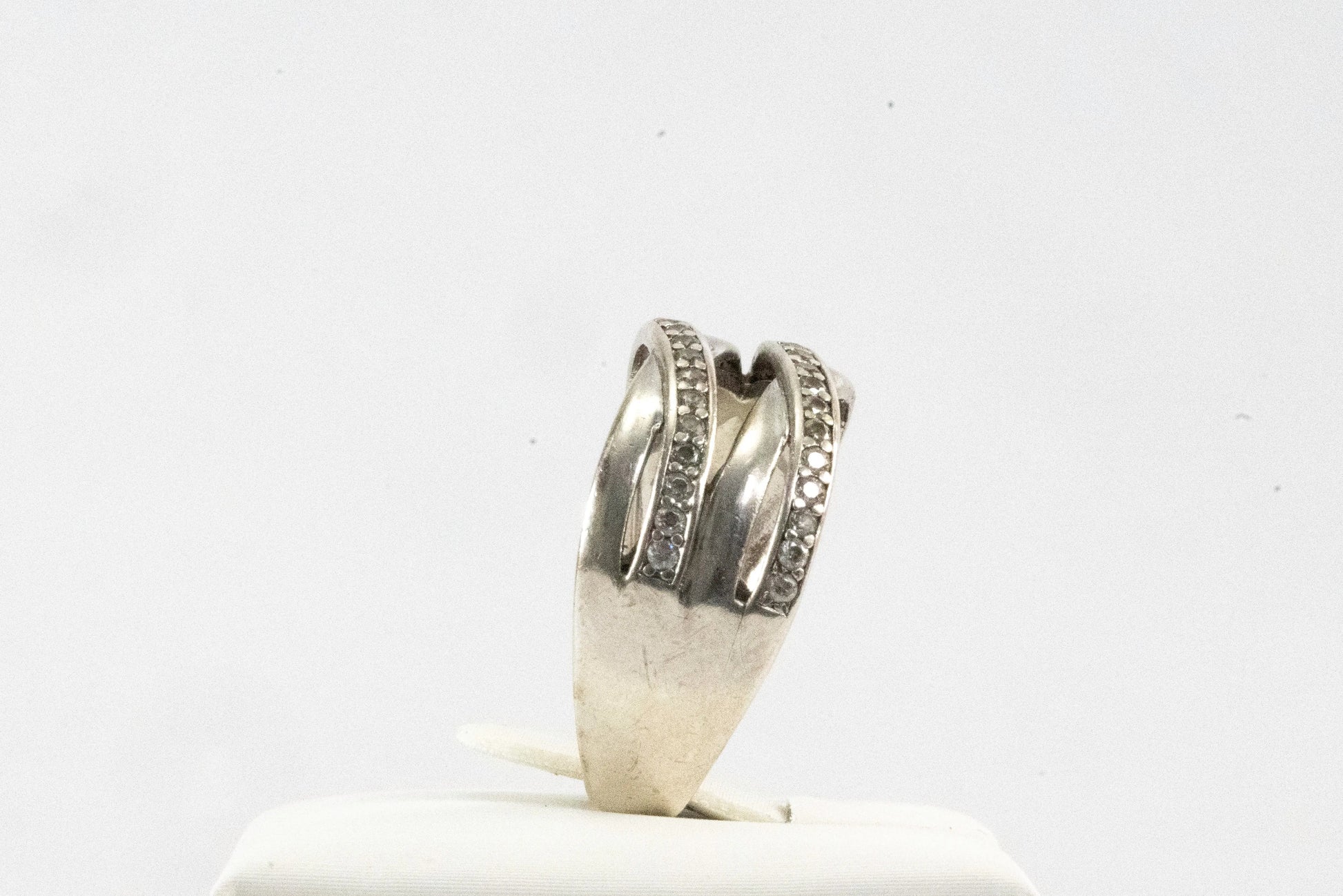 Bague en Argent style croisé avec petites pierres de Zirconium Ma boutique