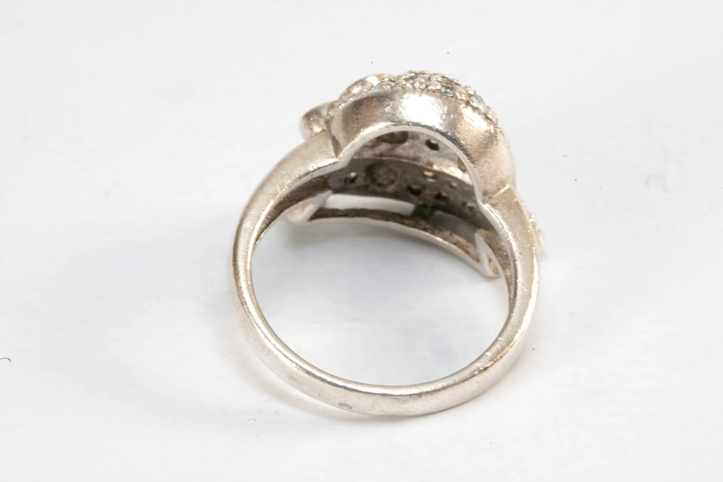 Bague en Argent motif chapeau incrusté de petites pierres de Zirconium Ma boutique