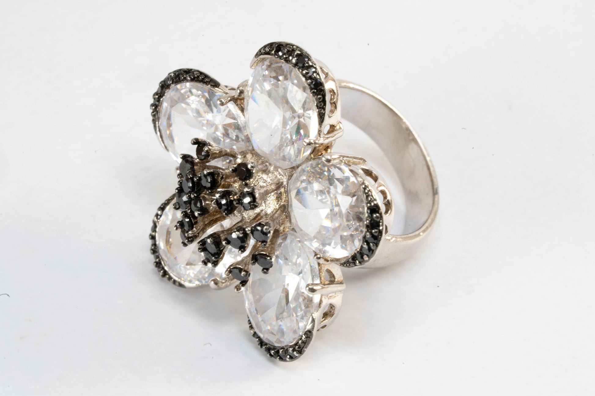 Bague en Argent motif fleur avec pierres de Zirconium Ma boutique