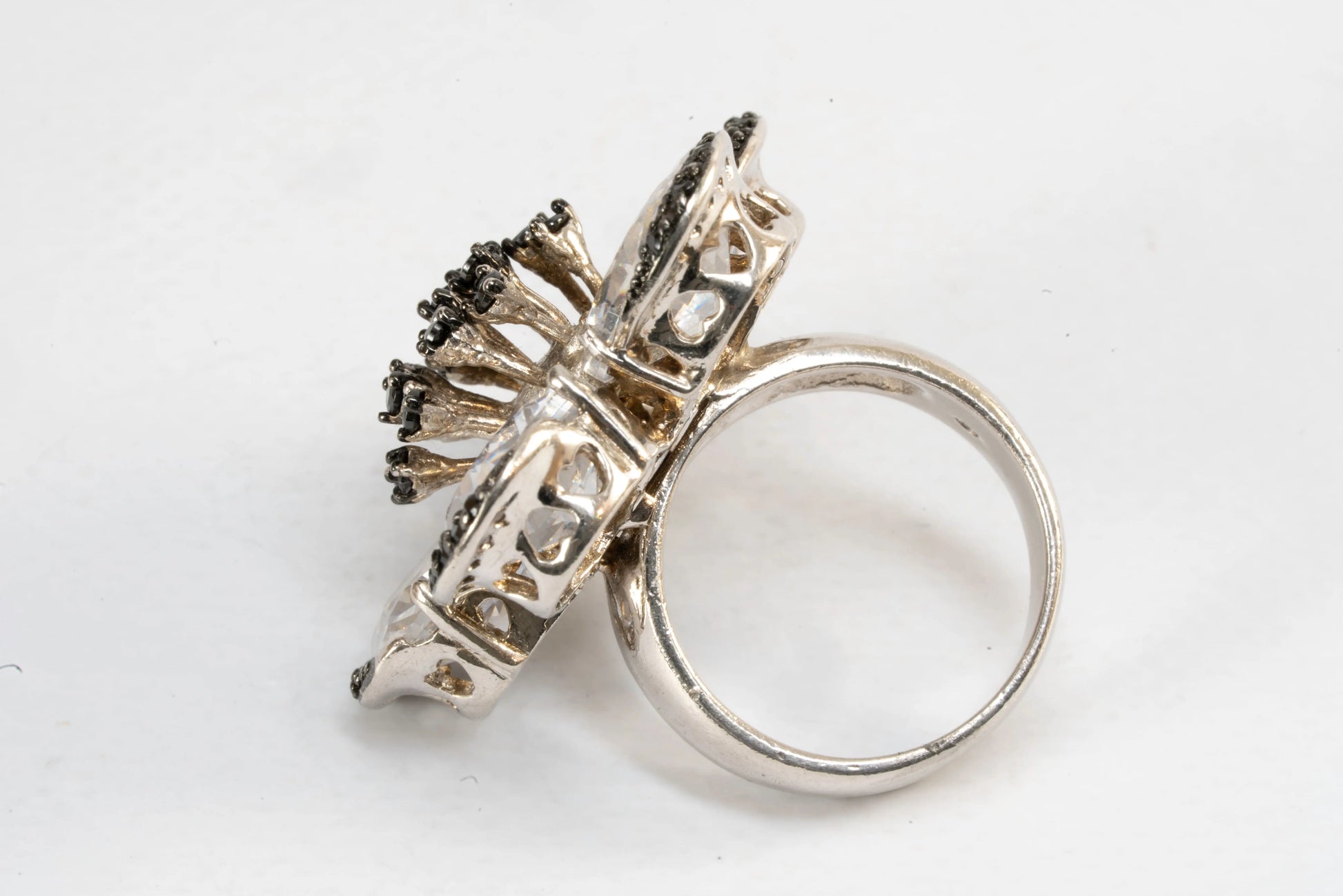 Bague en Argent motif fleur avec pierres de Zirconium Ma boutique