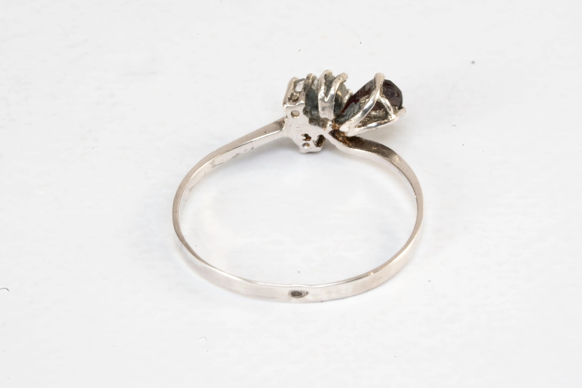 Bague en Argent sertie d'un Saphir et pierres de Zirconium Ma boutique