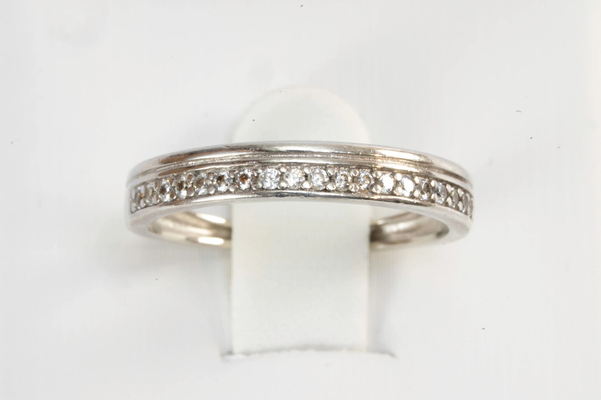 Bague en Argent avec petites pierres de Zirconium en rangée rectangulaire Ma boutique