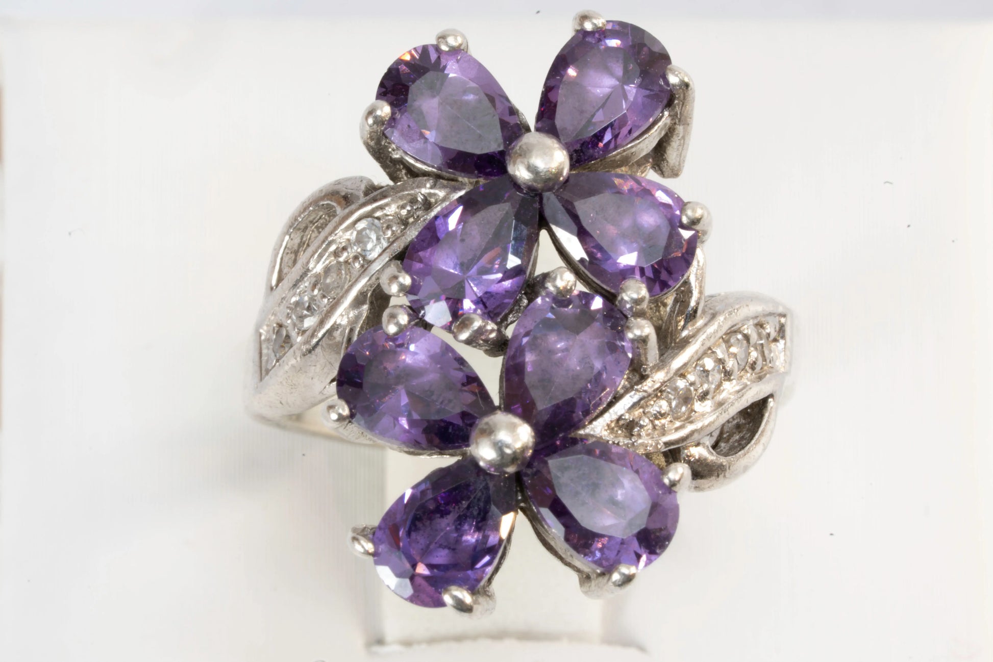 Bague en Argent avec fleurs violettes et pierre de Zirconium le long de l'anneau Ma boutique