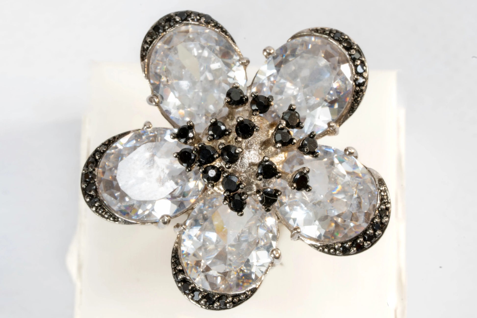 Bague en Argent motif fleur avec pierres de Zirconium Ma boutique