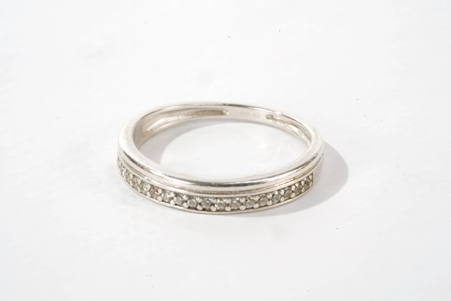 Bague en Argent avec petites pierres de Zirconium en rangée rectangulaire Ma boutique
