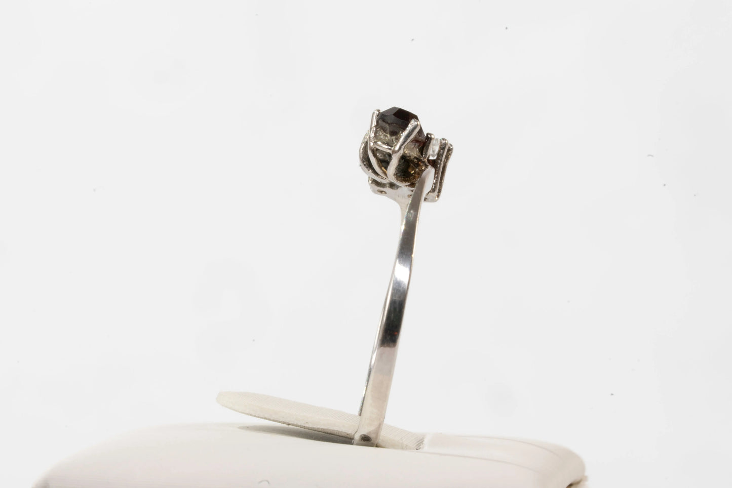 Bague en Argent sertie d'un Saphir et pierres de Zirconium Ma boutique