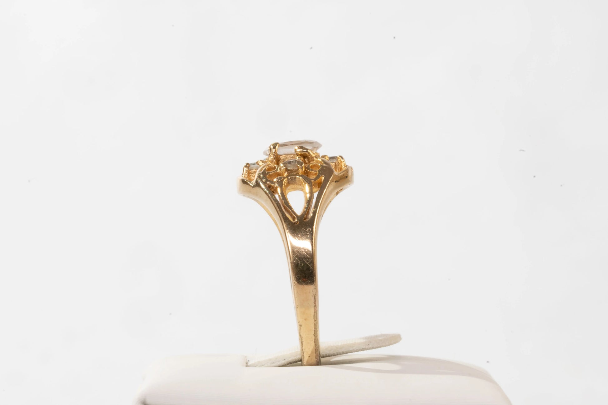 Bague en Plaqué Or style art déco avec pierres de Zirconium Ma boutique