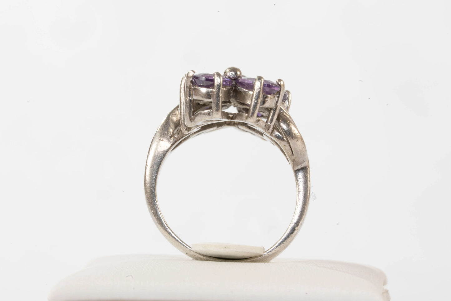 Bague en Argent avec fleurs violettes et pierre de Zirconium le long de l'anneau Ma boutique
