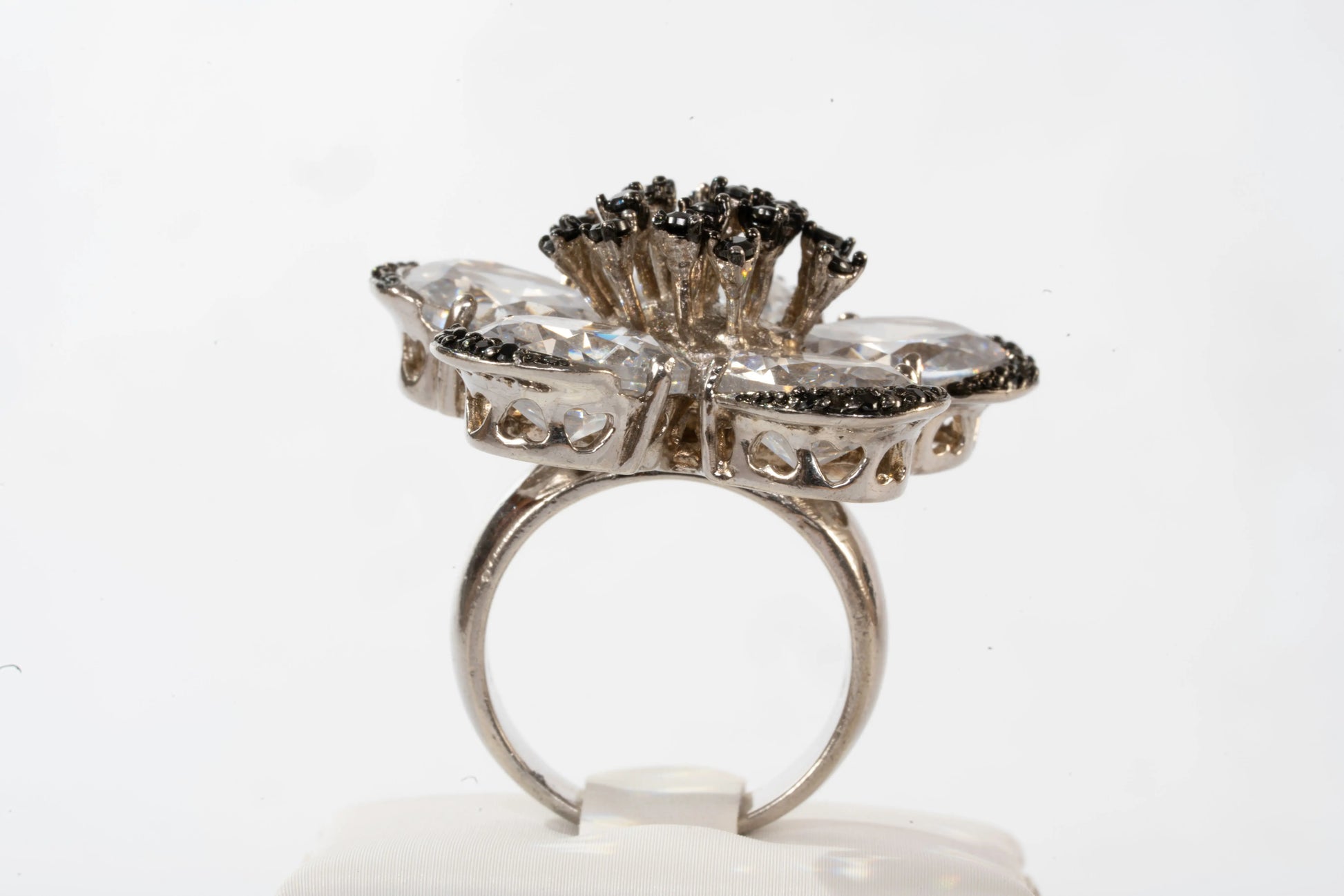 Bague en Argent motif fleur avec pierres de Zirconium Ma boutique