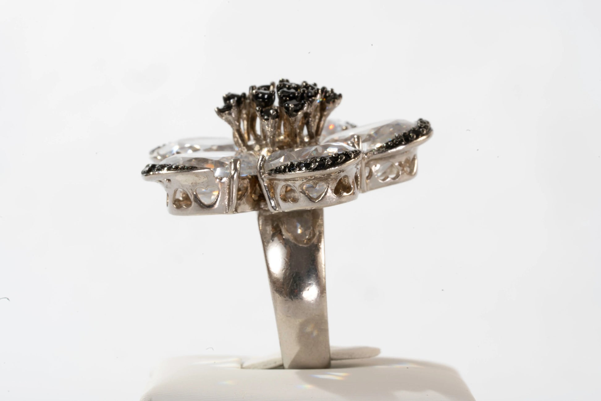 Bague en Argent motif fleur avec pierres de Zirconium Ma boutique