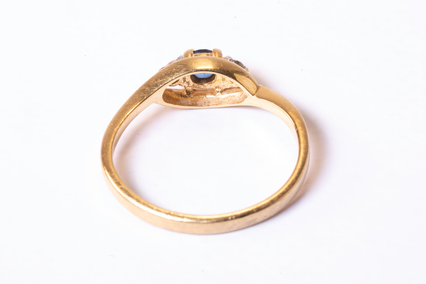 Bague Saphir Ovale et Diamants en Or Jaune 18K
