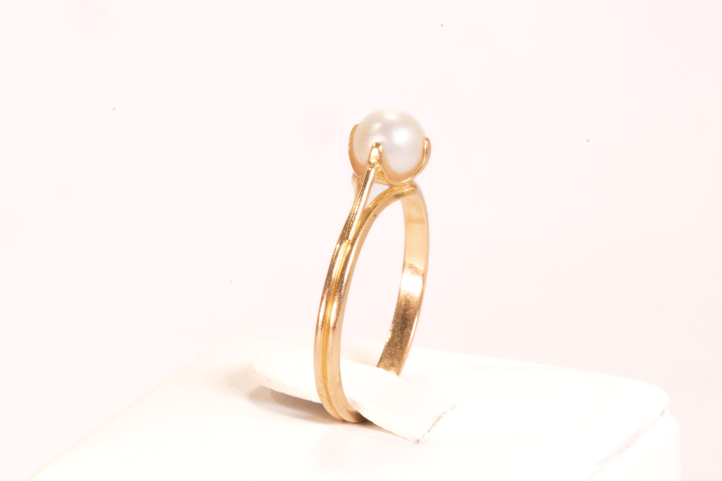 Solitaire Perle de Culture Monture Épaulée Or Jaune 18K