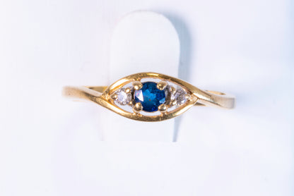 Bague Saphir Ovale et Diamants en Or Jaune 18K