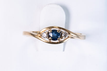 Bague Saphir Ovale et Diamants en Or Jaune 18K