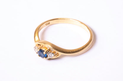 Bague Saphir Ovale et Diamants en Or Jaune 18K