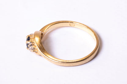 Bague Saphir Ovale et Diamants en Or Jaune 18K