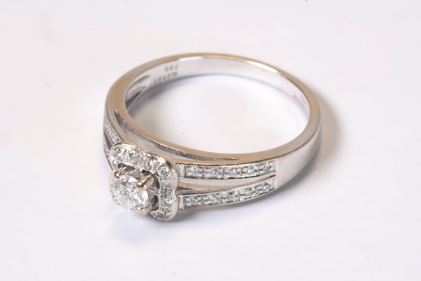 Bague Solitaire Mauboussin Chance of Love – Or Blanc et Diamants