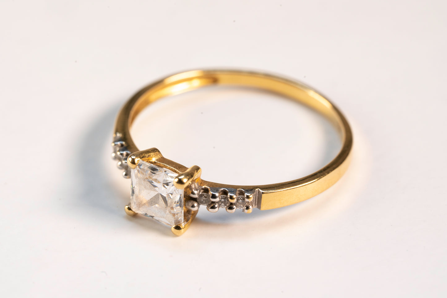 Bague Solitaire Accompagné Or Jaune 9K Taille Princesse
