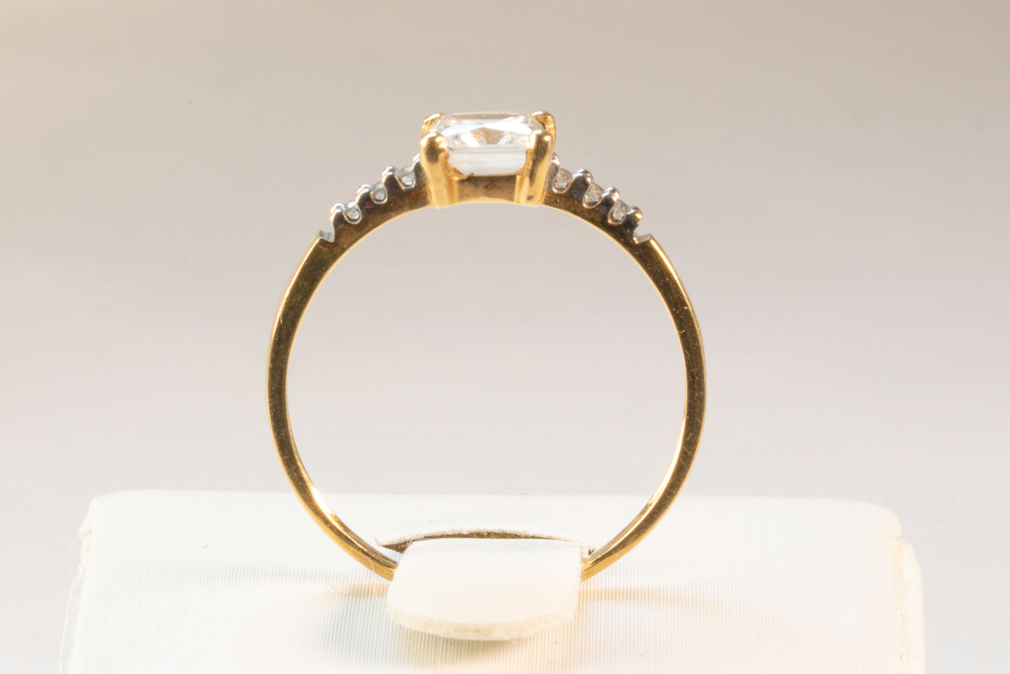 Bague Solitaire Accompagné Or Jaune 9K Taille Princesse