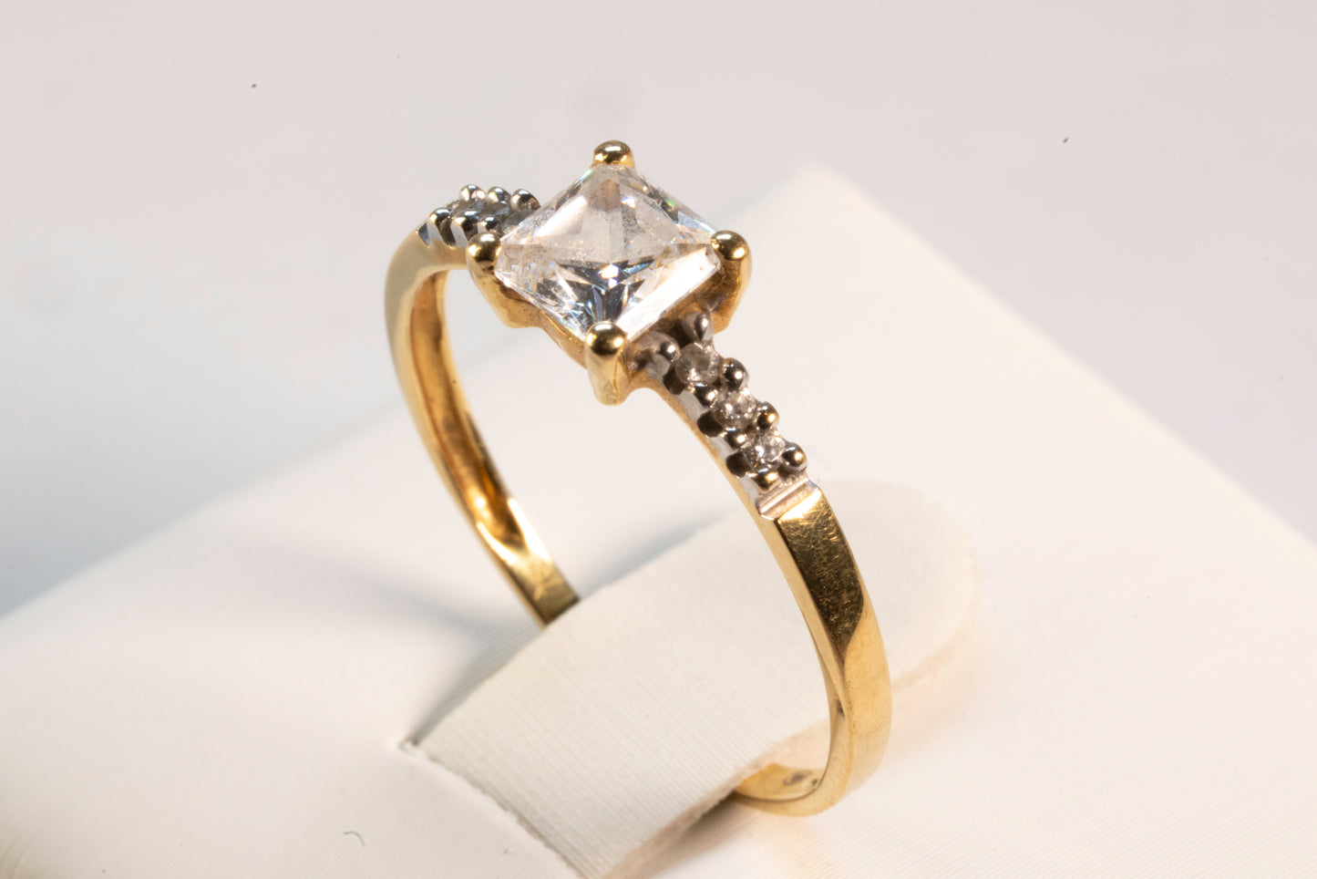 Bague Solitaire Accompagné Or Jaune 9K Taille Princesse