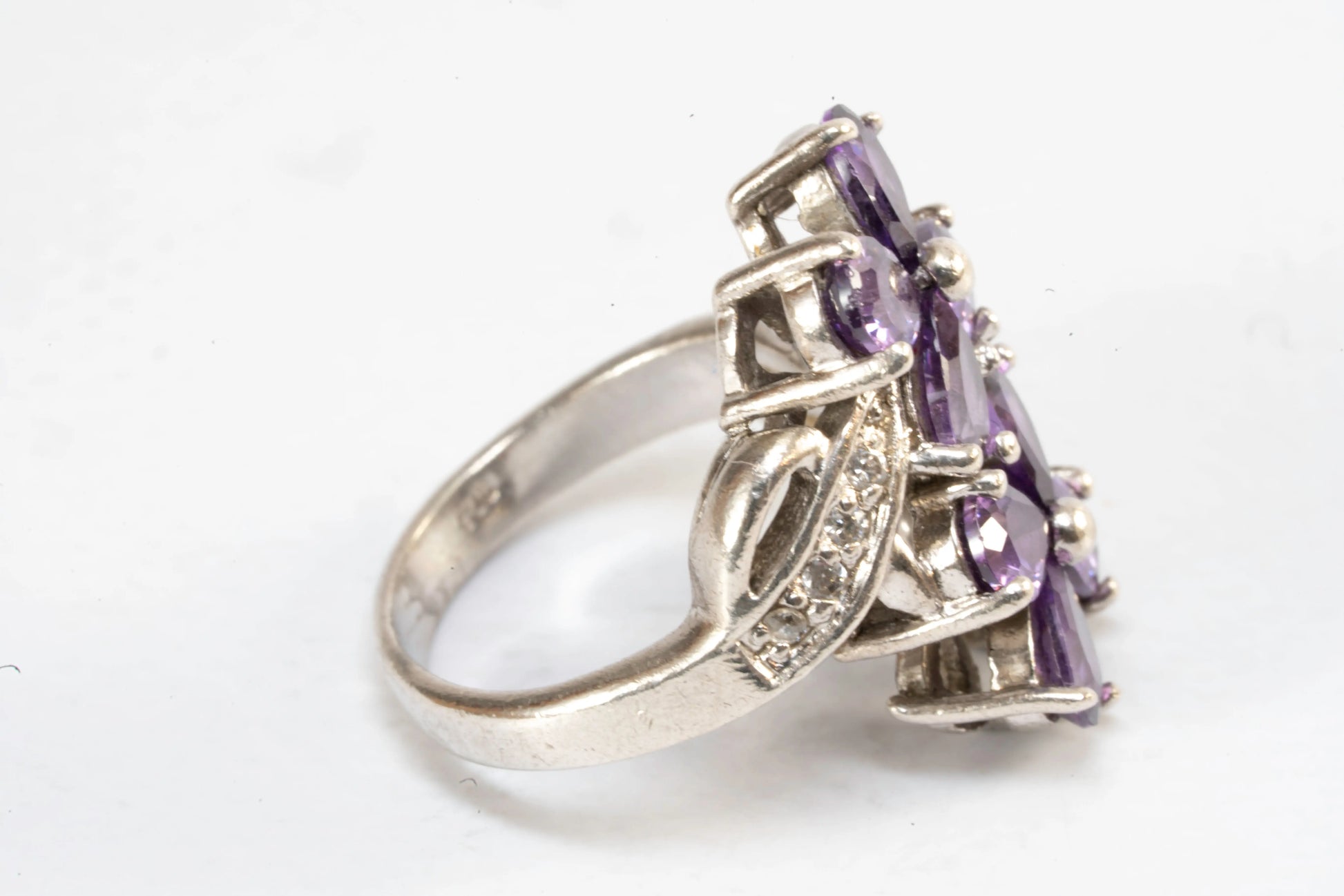 Bague en Argent avec fleurs violettes et pierre de Zirconium le long de l'anneau Ma boutique