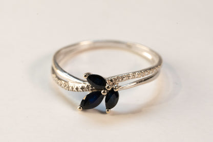 Bague Or Blanc 9K Saphirs Marquise et Oxydes de Zirconium