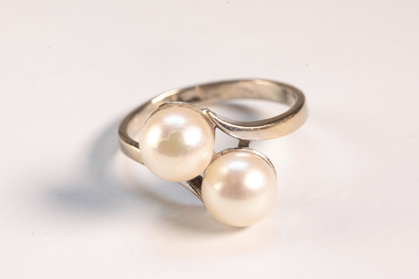 Bague "Toi et Moi" à deux Perles de Culture sur Monture en Or Blanc