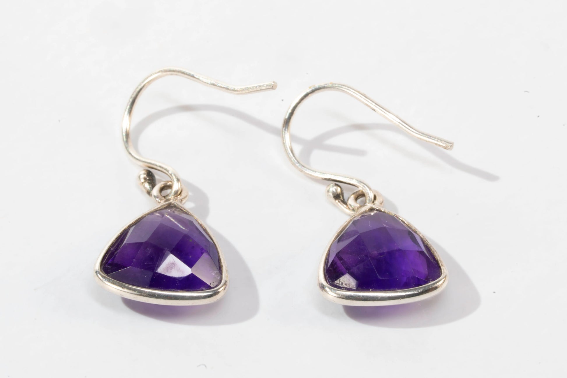 Boucles d'oreilles dormeuses en Argent avec pierres Amethyste en facettes Ma boutique